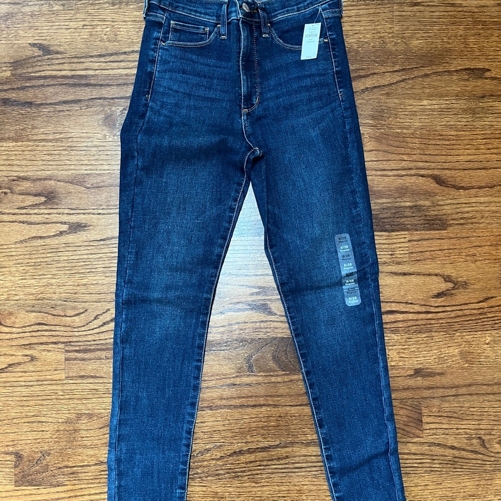 NWT, GAP Women's Blue Denim Jeans, size 6/28